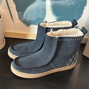 Clark’s Barleigh Pull Boots Blue Suede NWOT